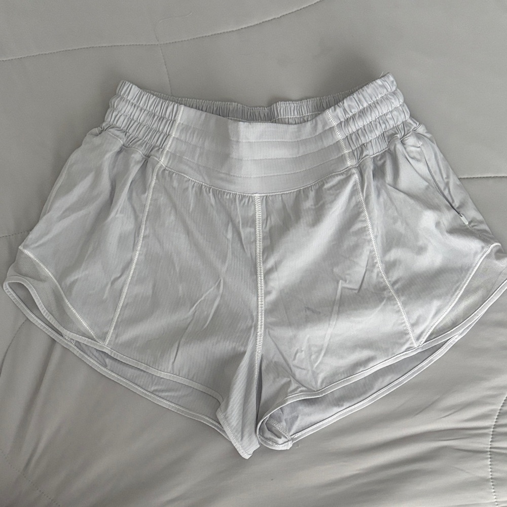Lululemon hotty hot High rise shorts 2.5 inch